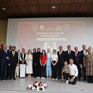 Bakanımız Göktaş, Bingöl'de Gönül Elçileri ile Koruyucu Aile Farkındalık Toplantısı'nda konuştu - fotoğraf 1