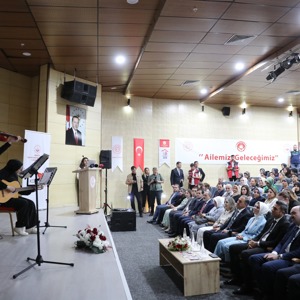 Bakanımız Göktaş, Bingöl'de Gönül Elçileri ile Koruyucu Aile Farkındalık Toplantısı'nda konuştu - fotoğraf 3