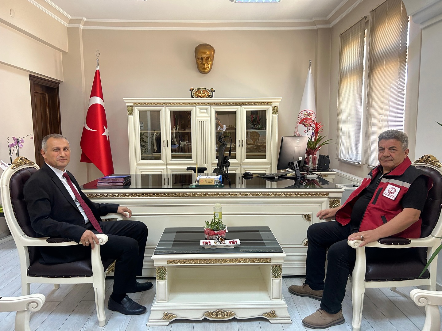 İl Müdürümüz Harun Tan İl Tarım ve Orman Müdürü olarak atanan Bayram Ay’a hayırlı olsun ziyaretinde bulundu.