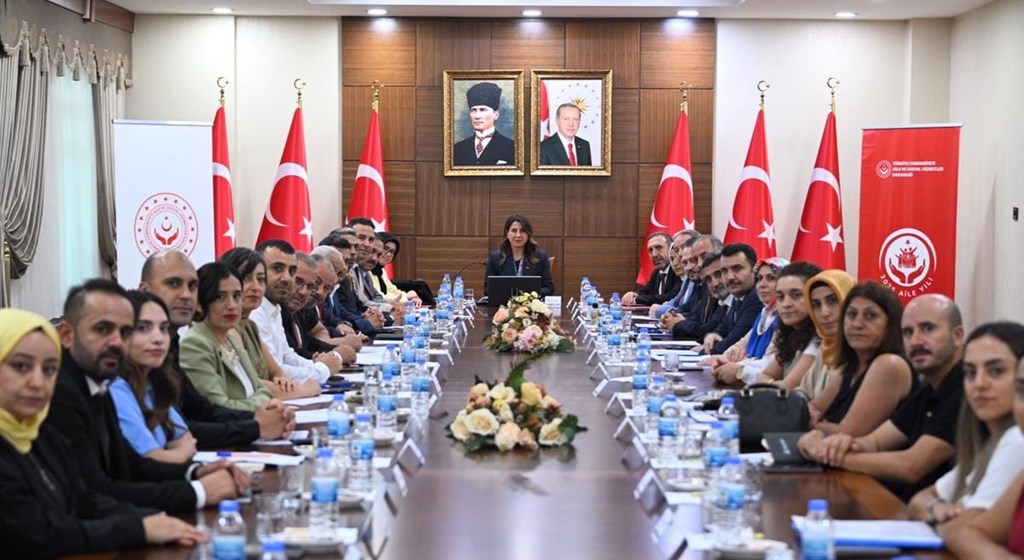 Güneydoğu Anadolu Bölgesi Kadın Hizmetleri Bölgesel İstişare Toplantısı Diyarbakır’da gerçekleştirildi.