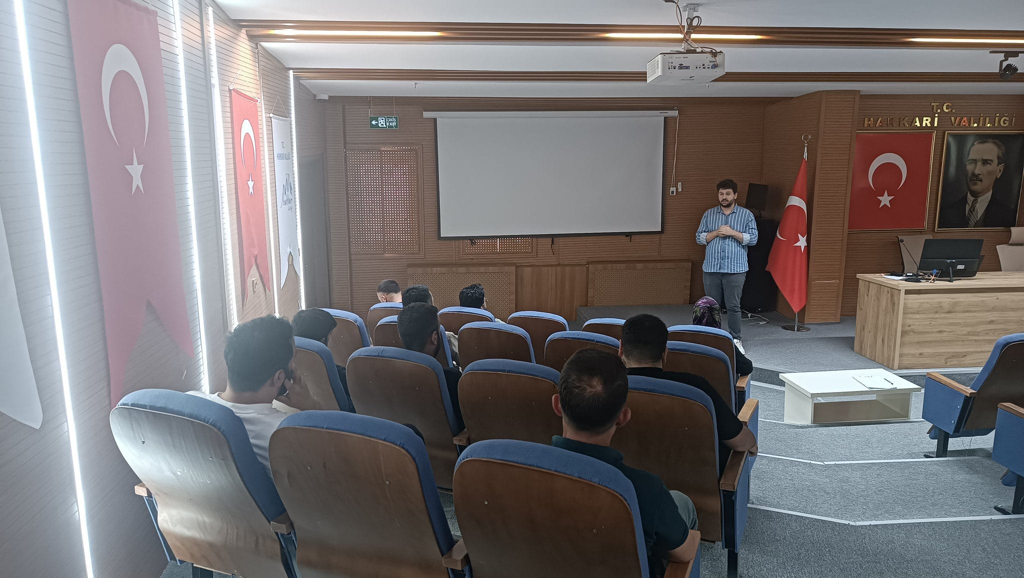 Hakkari’de Kadına Yönelik Şiddetle Mücadele Eğitimi