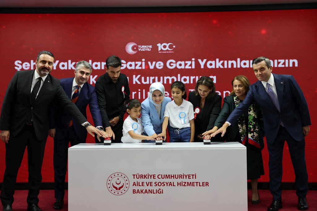 Kamu kurum ve kuruluşlarında 51 bin 359 şehit yakını, gazi ve gazi yakını istihdam edildi