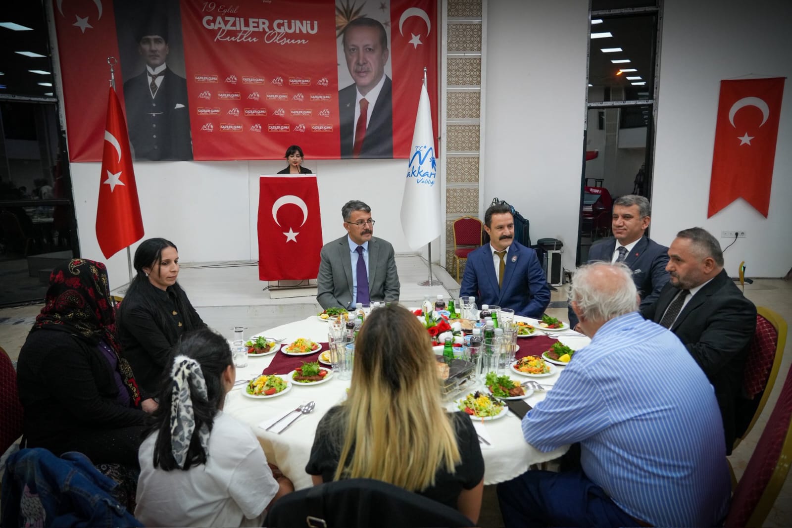 Hakkari'de Gaziler Onuruna Yemek Verildi