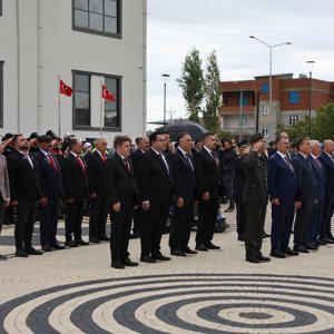 19 Eylül Gaziler Günü münasebetiyle, Atatürk Anıtı’nda Çelenk Sunma Töreni düzenlendi. - fotoğraf 2