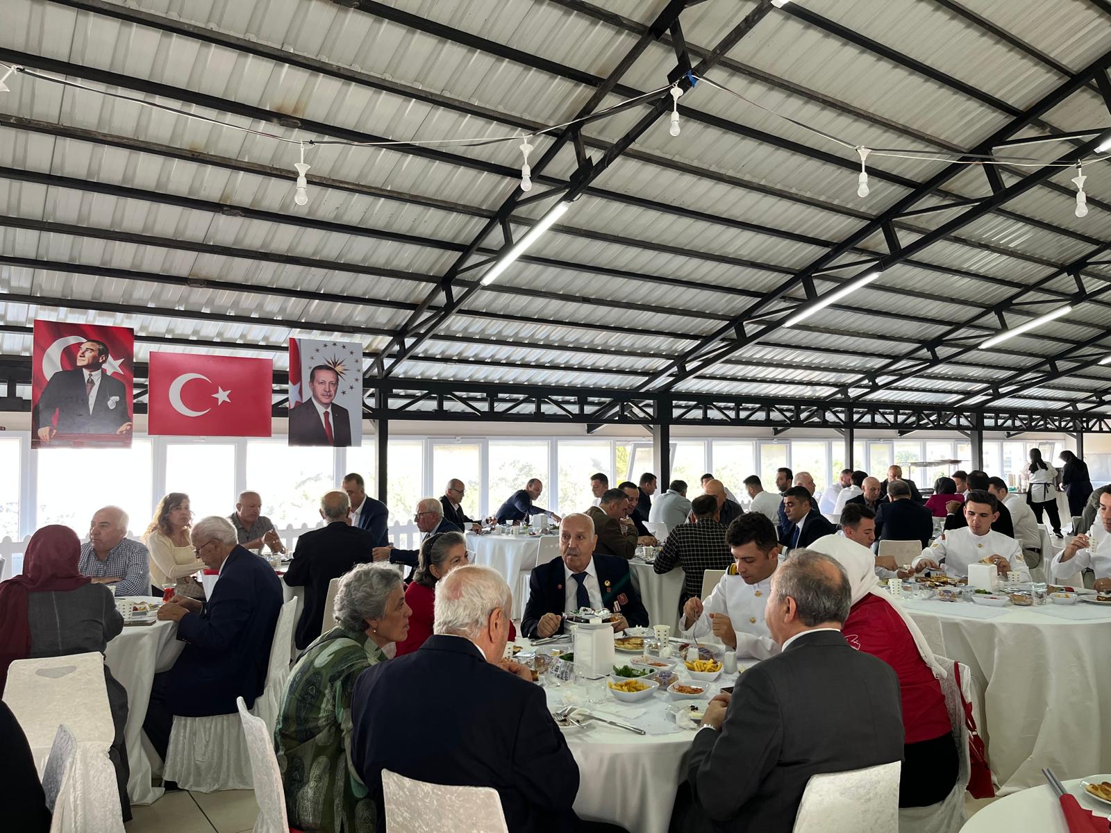 19 Eylül Gaziler Günü Münasebetiyle Tüm İlçelerimizde Düzenlemiş Olduğumuz Kahvaltı Etkinliklerinde Kahraman Gazilerimiz ile Bir Araya Geldik