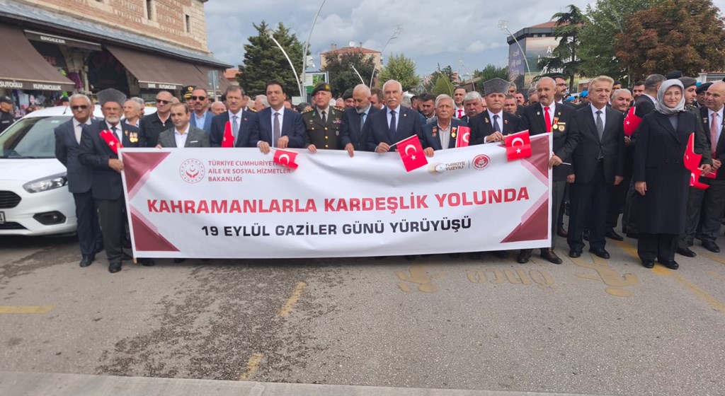 “Kahramanlarla Kardeşlik Yolunda” Yürüyüşü Coşkuyla Gerçekleşti