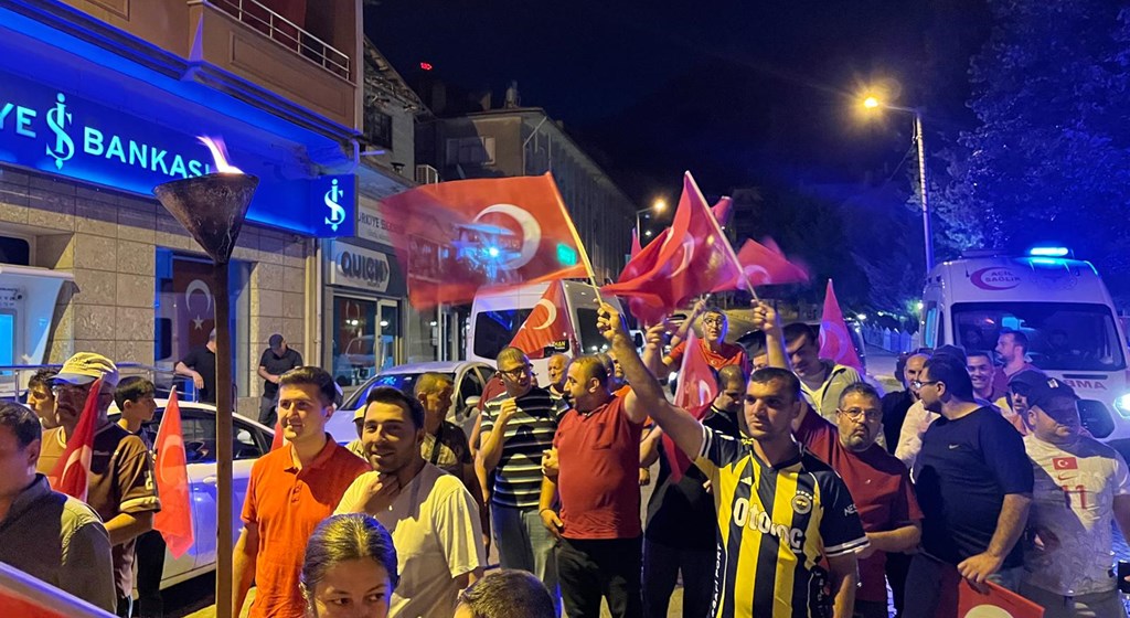 Ermenek'te 30 Ağustos Coşkusu: Engelli Bireyler Fener Alayında Yerini Aldı