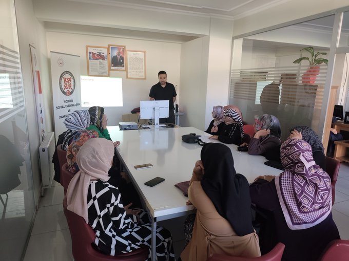 “Madde Bağımlılığı  ve Teknoloji Bağımlılığı” konusunda eğitim verilmiştir.