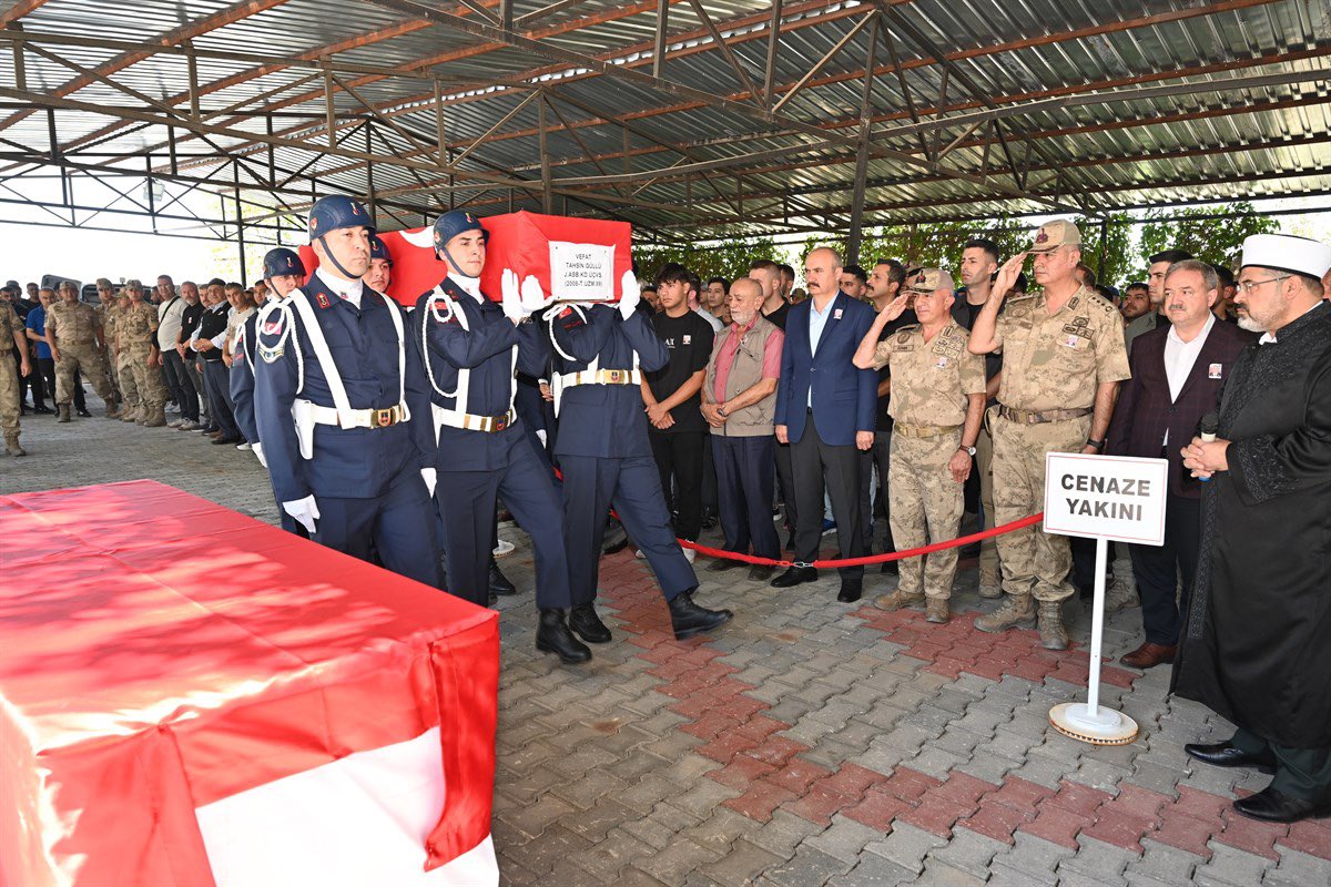 Siirt’te Karakol Komutanı olarak görev yaparken kalp yetmezliği nedeniyle bir süredir tedavi gördüğü hastanede hayatını kaybeden Jandarma Astsubay Üstçavuş Tahsin Güllü