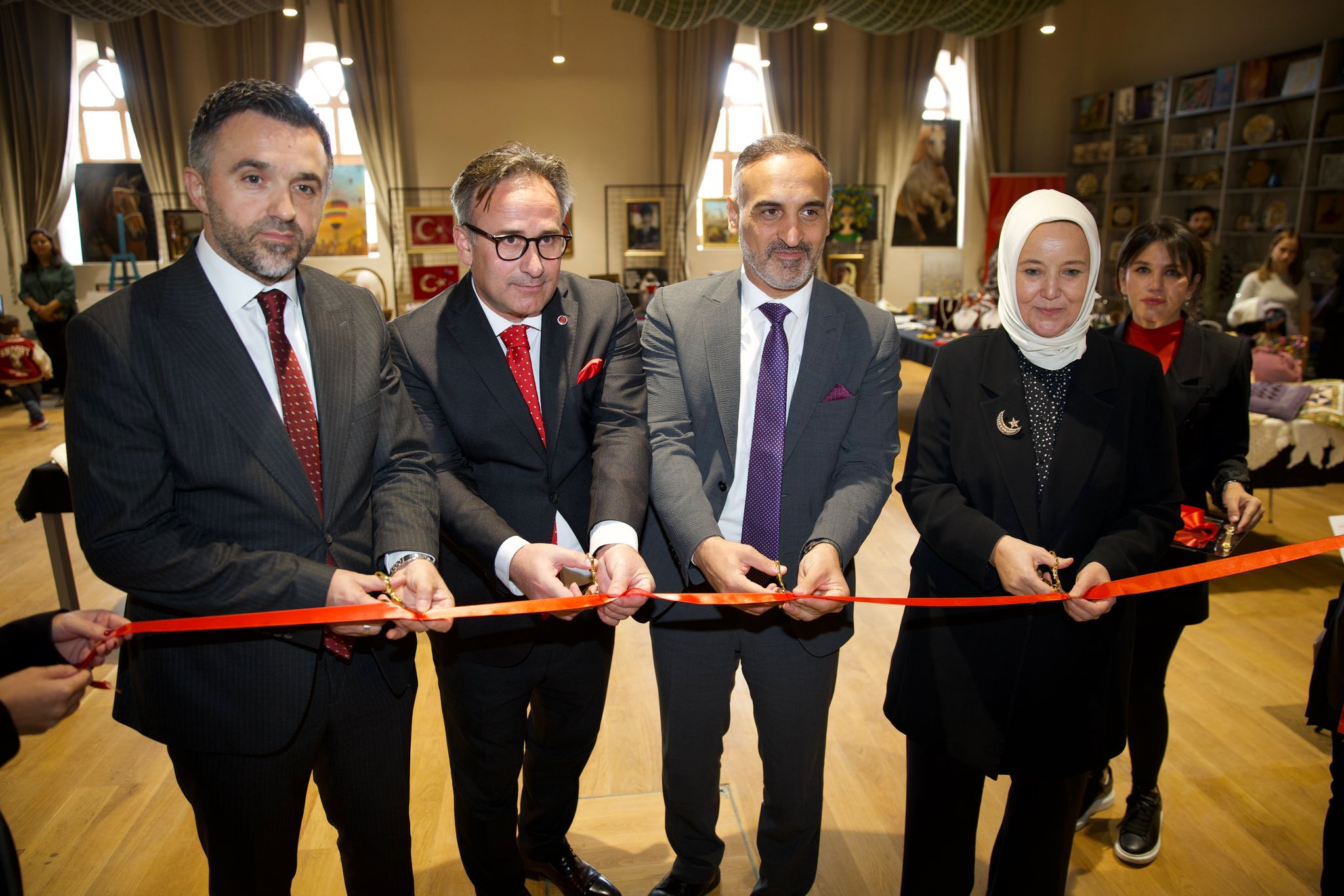 Biz Büyük Bir Aileyiz” Sergisi İstanbul Kültür Yolu Festivali’nde Vatandaşlarımızla Buluşuyor