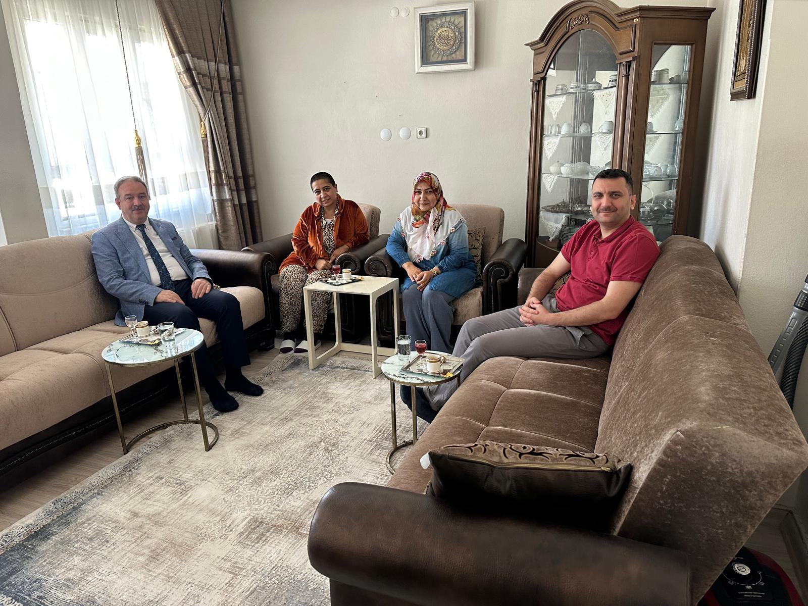 Stilist/Ressam Leyla Tunç’a geçmiş olsun ziyareti