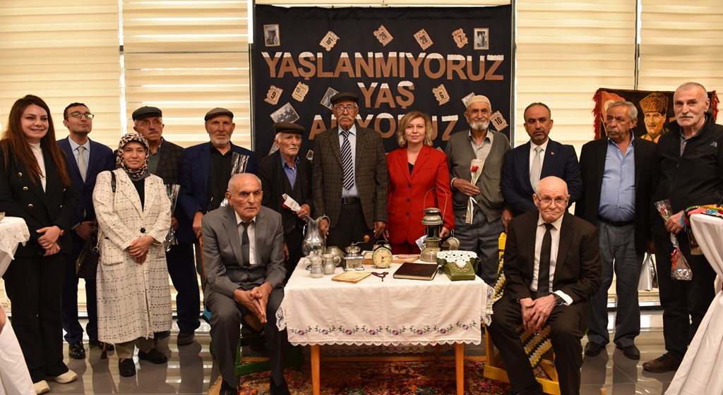 Yozgat Aile ve Sosyal Hizmetler İl Müdürlüğümüz, 1 Ekim Dünya Yaşlılar Günü’nü tüm kuruluşlarımız ve çok kıymetli ulu çınarlarımızla birlikte anlamlı bir programla kutladı.
