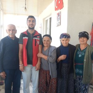 Aile Yılı etkinlikleri kapsamında, mesai arkadaşlarımız tarafından Yıldızeli ilçemizde evde bakım yardımı hizmetinden yararlanan aileler ziyaret edildi. - fotoğraf 1