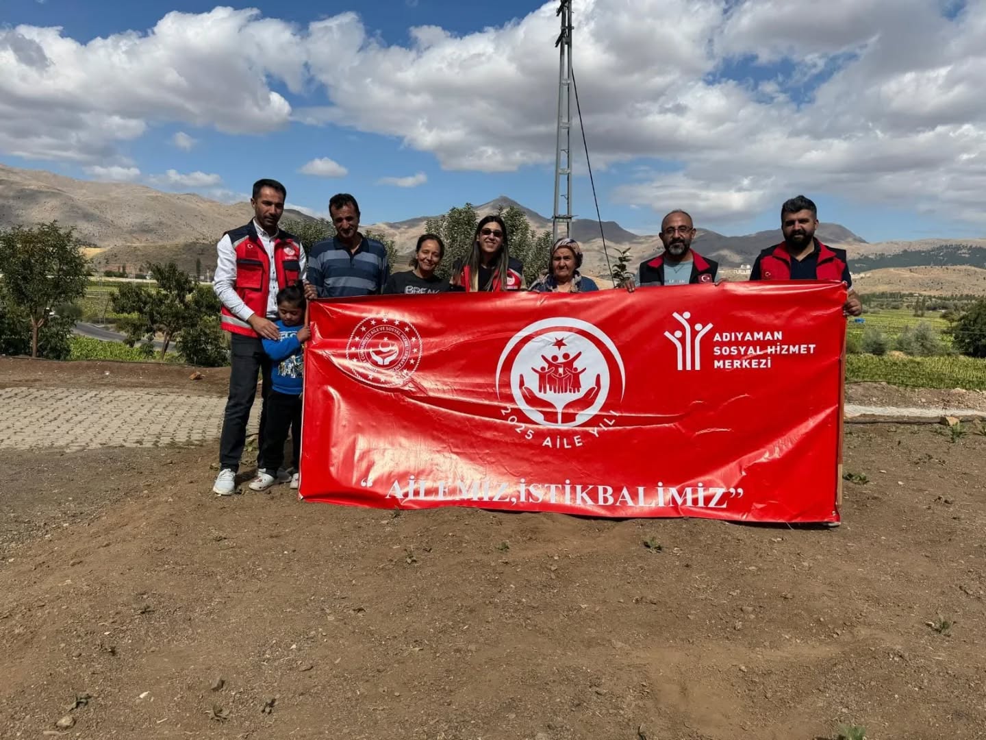 Çelikhan’da Tütün İşçileriyle Bir Araya Gelerek Aile Yılı Kapsamında Bilgilendirme Yaptık