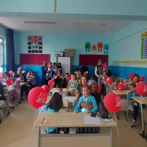 2025/26 eğitim-öğretim yılının ilk gününde, 2025 Aile Yılı kapsamında; eğitime uyum sürecinde ailelerimizin ve çocuklarımızın her zaman yanında olduğumuzu bir kez daha vurguluyoruz. - fotoğraf 1