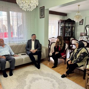 İl Müdür Yardımcımız Fatih Deveci ve beraberindeki çalışma arkadaşlarımız, aziz şehidimiz Nihat Irgı’nın kıymetli ailesini ziyaret etti. - fotoğraf 1