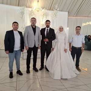 İl Müdür Yardımcımız Fatih Deveci, mesai arkadaşlarımız Yakup Emre Yılmaz ve Şeyda Kapucu’nun Tokat’ta gerçekleştirilen düğün merasimine katıldı. - fotoğraf 1
