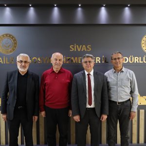 EYHGM Yaşlı Bakım Hizmetleri Daire Başkanlığı Şube Müdürü Erdal Özlü ve Sosyal Çalışmacı Turgut Erbasan, Merkez Aile Çalışmaları vesilesiyle ilimizi ve İl Müdürümüz Özgür Kırmızıtaşı  ziyaret ettiler. - fotoğraf 1