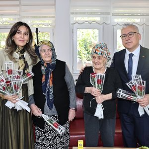 Ekim Dünya Yaşlılar Günü münasebetiyle İhramcızade İsmail Hakkı Toprak Huzurevi'ni ziyareti - fotoğraf 2