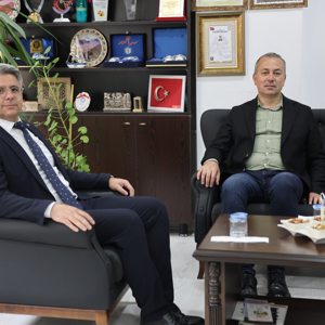 Sivas Belediye Başkanı Sn. Adem Uzun, İl Müdürümüz Özgür Kırmızıtaş’ı ziyaret etti. Gerçekleştirilen görüşmede kurumlar arası işbirliğinin güçlendirilmesi ve ortak çalışmalar üzerine istişarelerde bulunuldu. - fotoğraf 1