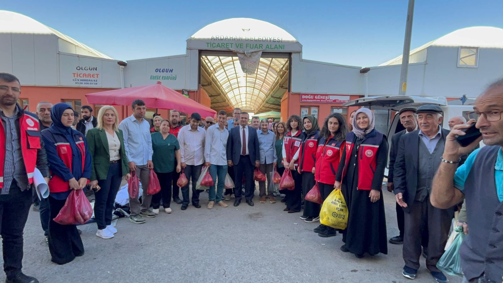 Özel Bireylerimizden İhtiyaç Sahibi Ailelere Pazar Alışverişi