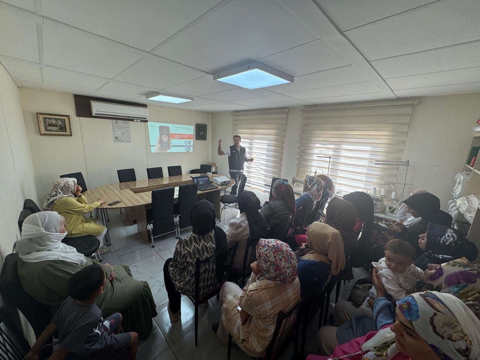 “Madde Kullanım Riski, Madde Bağımlılığından Korunma ve En İyi Narkotik Polisi Anne”eğitimi 