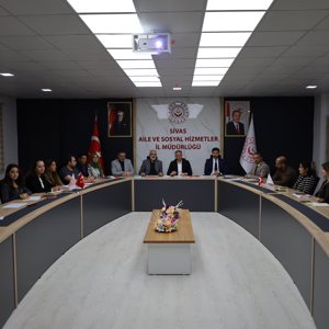 İl Müdürümüz Özgür Kırmızıtaş başkanlığında, İl Müdür Yardımcılarımız, birim sorumlularımız ve kuruluş temsilcilerimizin katılımıyla 2025 yılı 2. Çeyrek Genel Durum Değerlendirme Toplantısı gerçekleştirildi. - fotoğraf 1