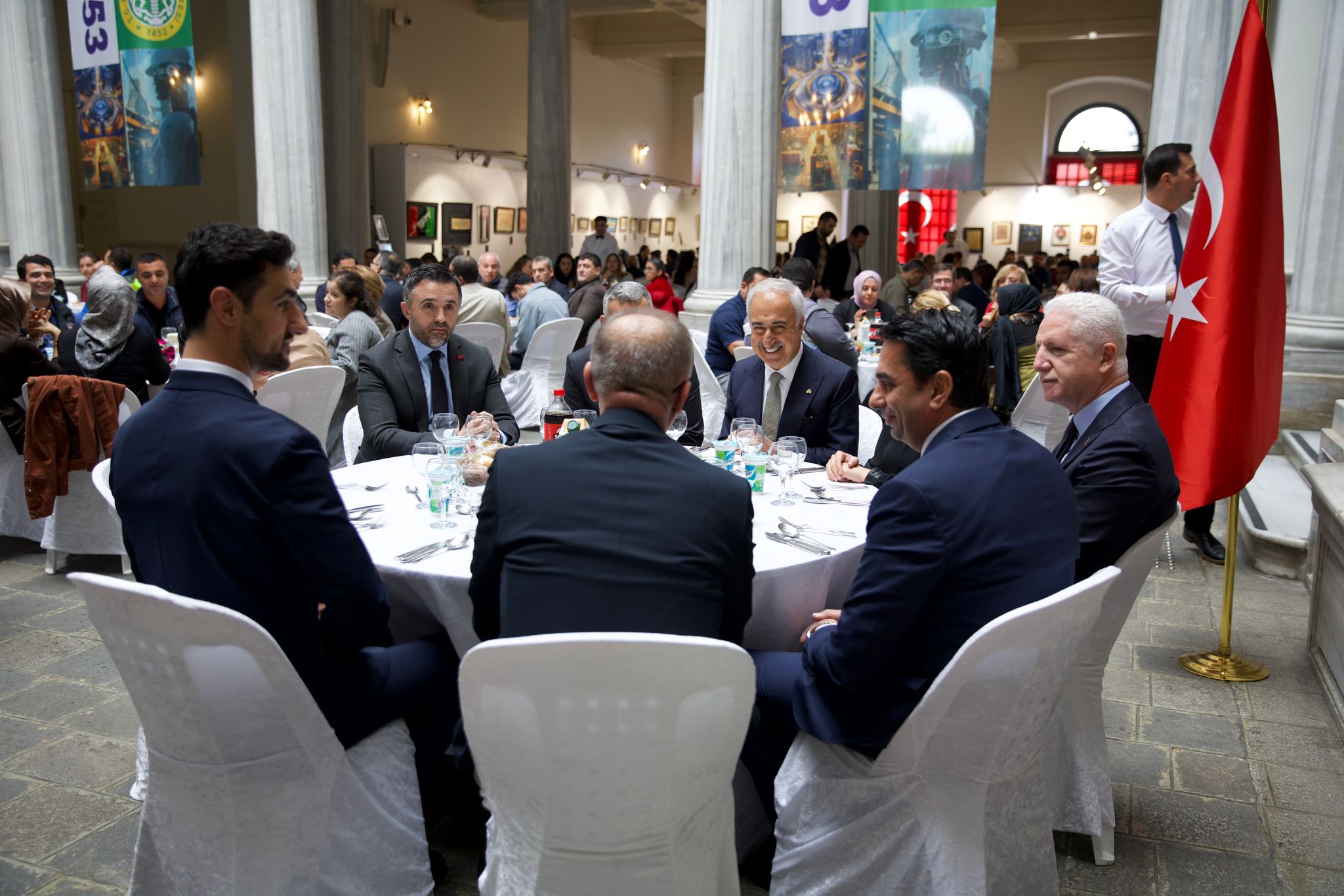 Sayın Valimiz Davut GÜL Başkanlığında İstanbul Üniversitesi Ev Sahipliğinde Öğle Yemeği Etkinliği Düzenlenmiştir