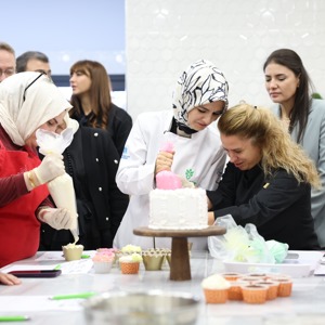 Bakanımız Göktaş, Başakşehir Bizim Çınarlar Yaşam Merkezi ve BAKMER'in açılışına katıldı - fotoğraf 3
