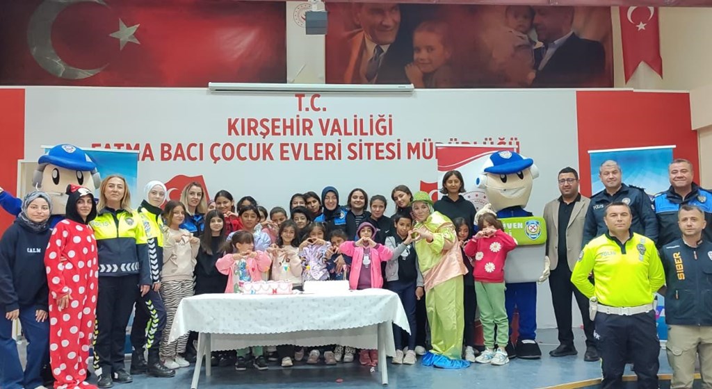 Polis Ekiplerinden Dünya Kız Çocukları Günü'nde Anlamlı Ziyaret