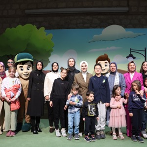 Aile ve Sosyal Hizmetler Bakanımız Göktaş, Yeşilayın çocuk müzikaline katıldı - fotoğraf 1