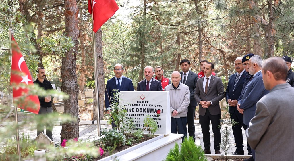 Bu ziyaret, milletimizin kahraman evlatlarına duyduğu minnet ve saygının en güçlü ifadesidir.