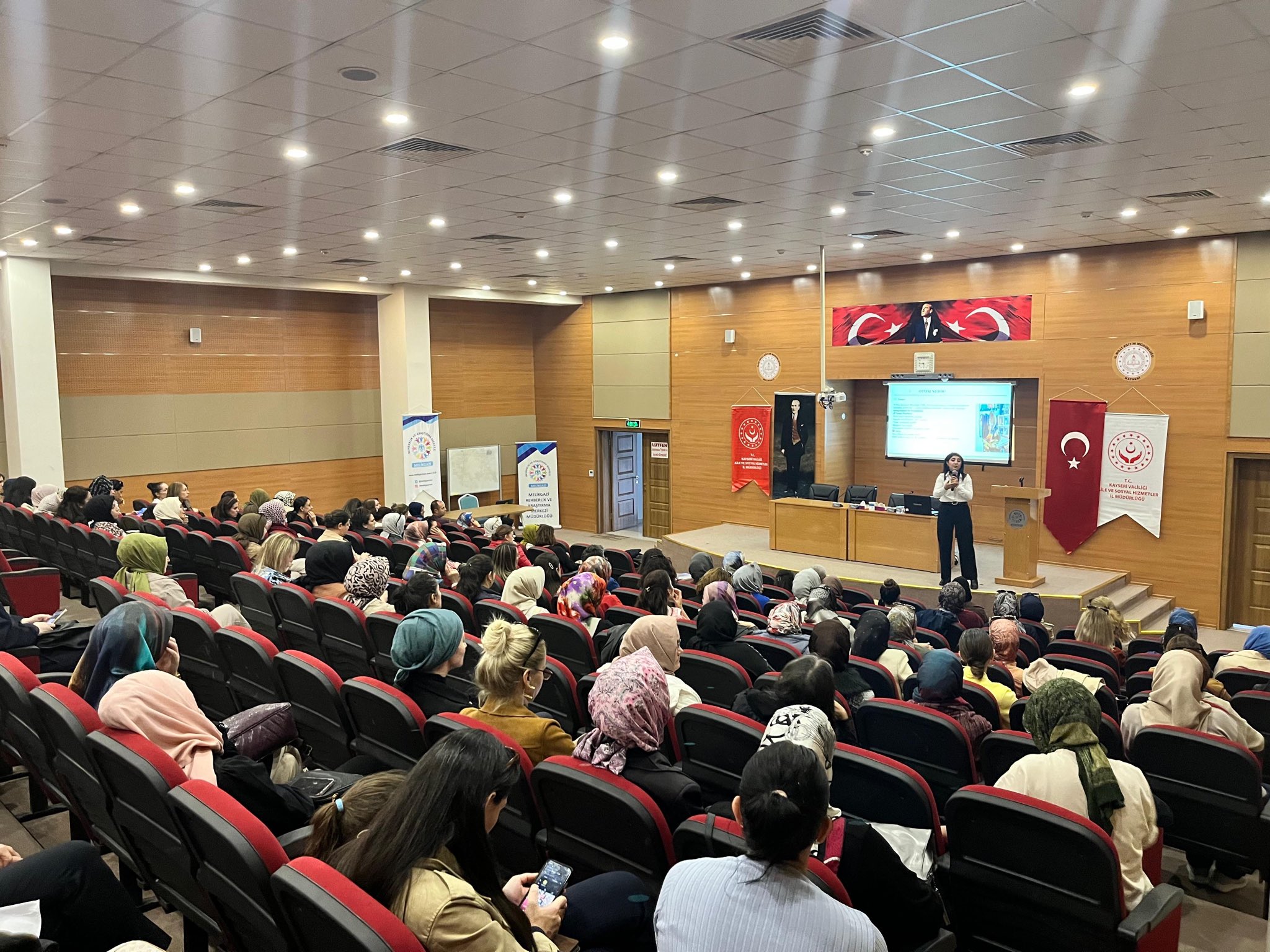  2. Ulusal Otizm Eylem Planı kapsamında Melikgazi İlçesi Aanaokulu ve Anasınıfı Öğretmenlerine Otizm Farkındalık Eğitimi Gerçekleştirildi.