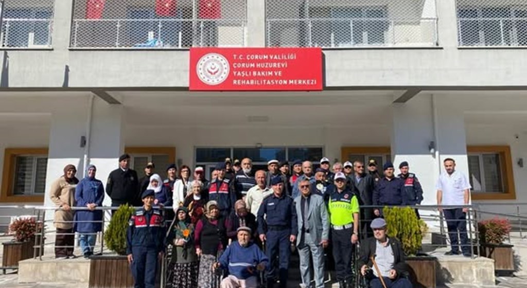DÜNYA YAŞLILAR GÜNÜ DOLAYISIYLA İL JANDARMA KOMUTANLIĞINDAN ANLAMLI ZİYARET