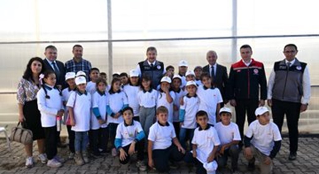 Valimiz Dr. Erdinç Yılmaz ve İl Müdürümüz Tolga Nacar’dan “Lider Çocuk Kampı” Etkinliği