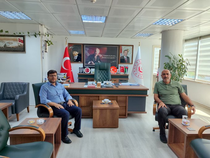 Bingöl İl Müftüsü Orhan İMAMOĞLU, İl Müdürümüz Abdulbari AKSOY'u ziyaret ederek istişarelerde bulundu. Yapılan görüşmede, ortak projeler ve çalışmalar hakkında fikir alışverişinde bulunuldu. Nazik ziyaretleri için teşekkür eder, başarılar gösterir.