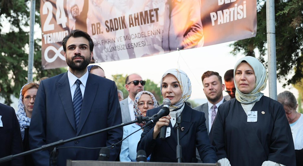 Bakanımız Göktaş, Batı Trakya'da Dr. Sadık Ahmet'in vefatının 30. yıl dönümünde düzenlenen anma törenine katıldı