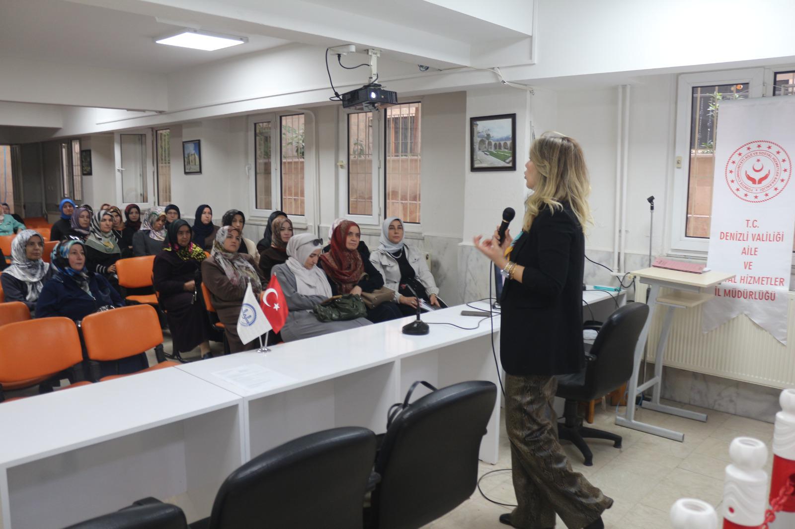 Pamukkale Kız Kur’an Kursu Görevlilerine Aile İçi İletişim Eğitimi Verildi