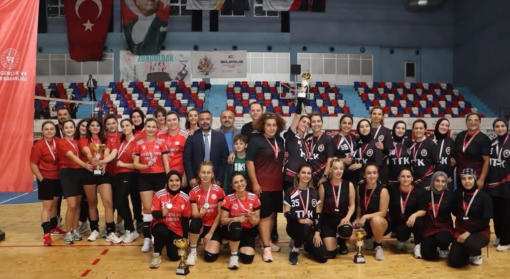 Kadın Voleybol Takımımız İlimizi Karadeniz Bölge Şampiyonasında Temsil Etmeye Hak Kazandı.