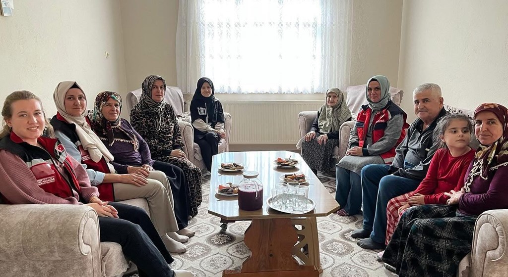 “4 Kuşak-5 Kuşak Bir Arada Yaşayan Aile Ziyareti” Etkinliği Kapsamında 4 Kuşak Beraber Yaşayan TÜRKSEV Ailesine Konuk Olunmuştur.