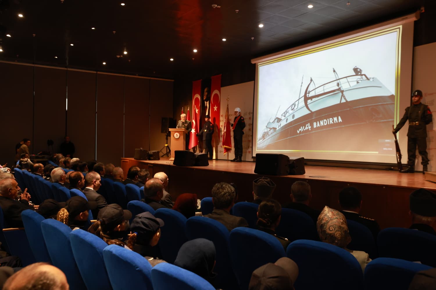 “İstiklale Giden Yolda” Aziz Şehitlerimizi Dualarla Andık