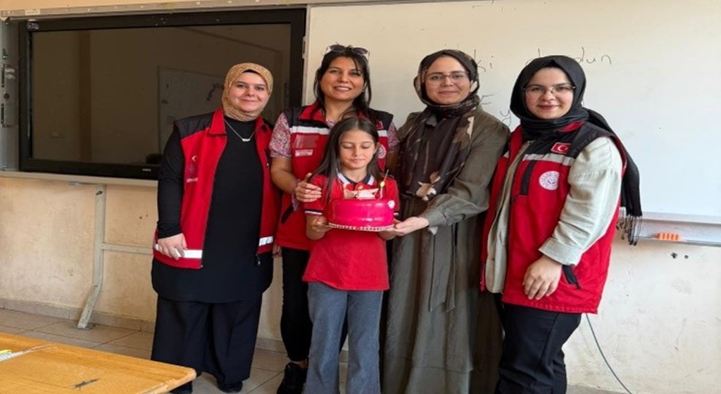 Depremzede Çocuğumuza Doğum Günü Sürprizi