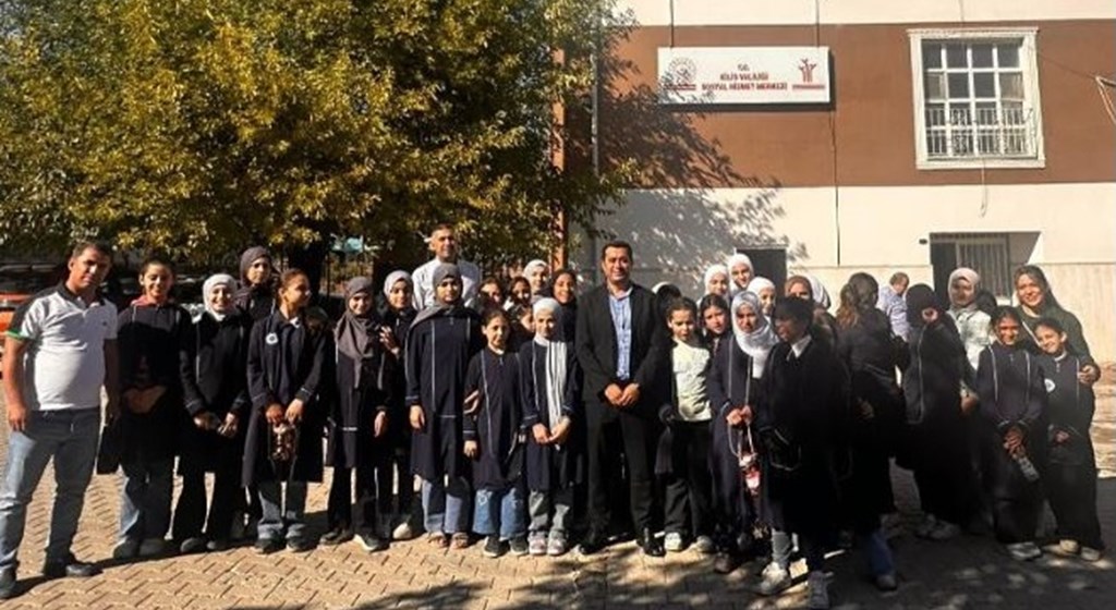 Kilis İl Özel İdare İmamhatip Ortaokulu Öğrencileri ve Öğretmenleri, Sosyal Hizmet Merkezi Müdürlüğümüzü Ziyaret Etti.