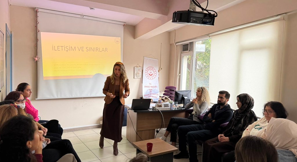 ‘Aile İçi İletişim ve Sınırlar’ Konulu Eğitim Gerçekleştirildi