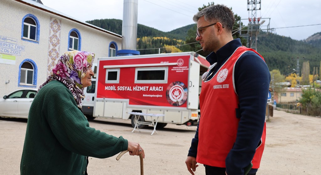Mobil Sosyal Hizmet Aracı Koyulhisar’da