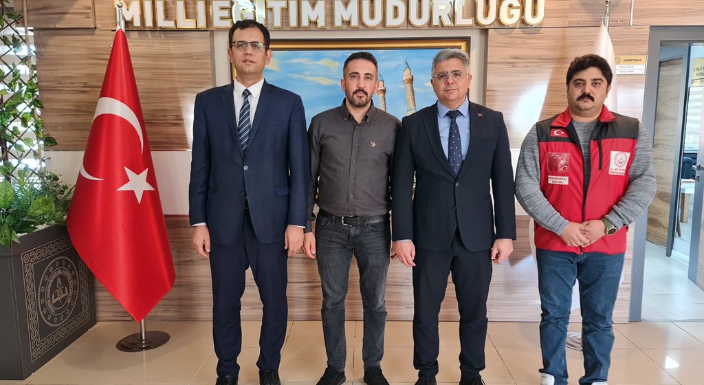 İl Müdürümüz Özgür Kırmızıtaş ve mesai arkadaşlarımız “Kahramanlarla Omuz Omuza Projesi” kapsamında şehit yakınları ve gazilerimizi ziyaret etti.