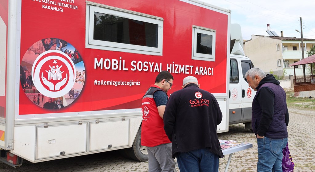 Mobil Sosyal Hizmet Aracı Akıncılar ve Gölova’da