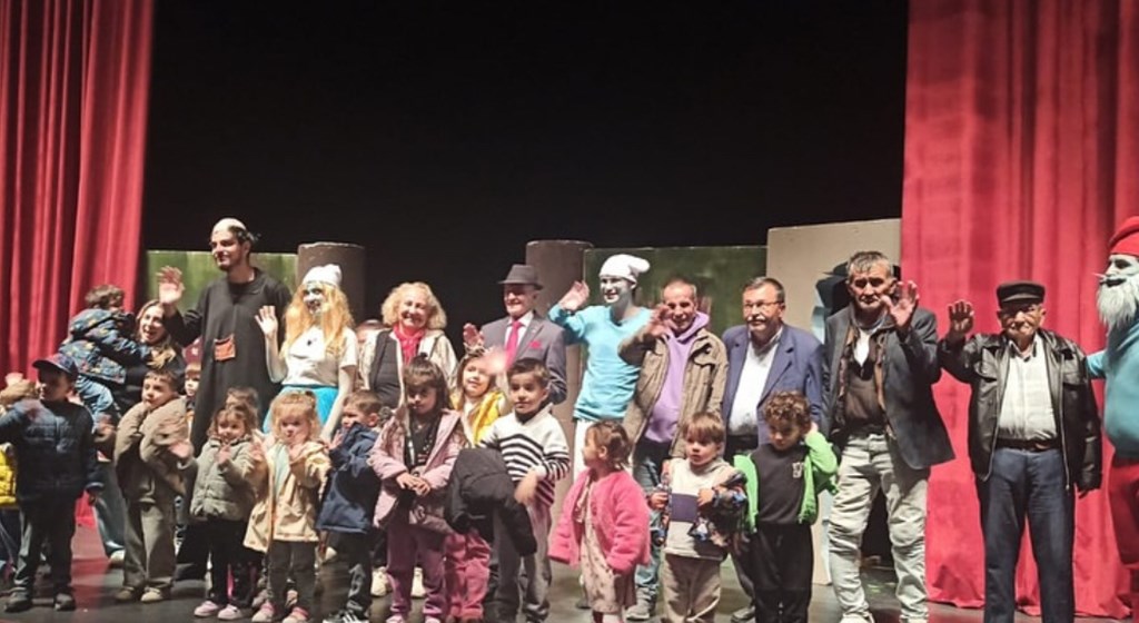 Şirinler Keşif Yolculuğu adlı Tiyatro Oyununa kuruluş sakinlerimizle katılım sağladık