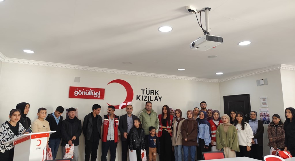 Hakkari’de Çocuklar Satranç Etkinliğinde Eğlendi