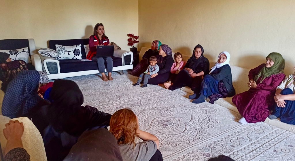 Yüksekova’da Ev Hanımlarına Aile Eğitim Programı